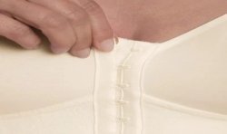 Soutien-gorge post-opératoire Salvia par Anita Care - Zoom sur l'ouverture à l'avant