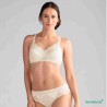 Soutien-gorge pour prothèse mammaire Aurelie avec armatures par Amoena - Coloris Ivoire - Porté Soutien-gorge pour prothèse mammaire Aurelie avec armatures par Amoena - Coloris Ivoire - Porté